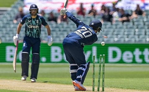 Mitchell Starc Inswinger : क्षणात दांड्या गुल… स्टार्कच्या खतरनाक ‘इनस्विंग’ने रॉयचा उडाला थरकाप!