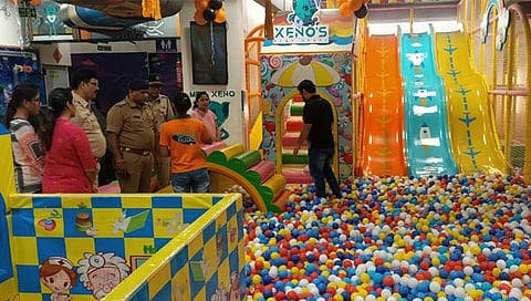 मॉलमध्ये घसरगुंडीवरून पडल्याने चिमुकलीचा मृत्यू; घाटकोपरमधील घटना