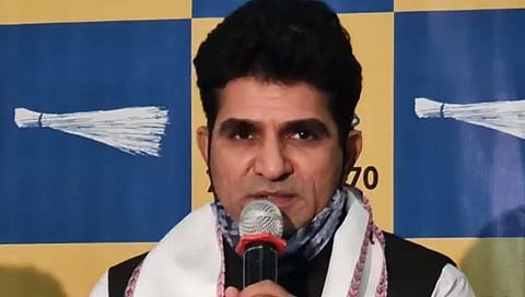 Gujarat Assembly Elections | गुजरातमध्ये ‘आप’चा मुख्यमंत्रीपदाचा चेहरा ठरला, केजरीवालांकडून इसुदान गढवी यांच्या नावाची घोषणा