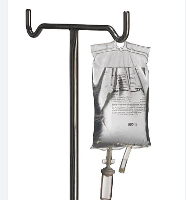 ..अबब सलाईनमधून औषध गळती, अकोले ग्रामीण रुग्णालयाचा अजब कारभार