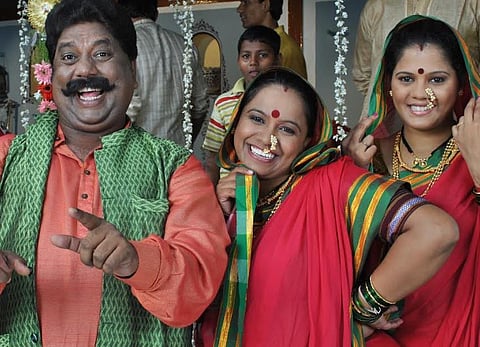 varhadi vajantri marathi film