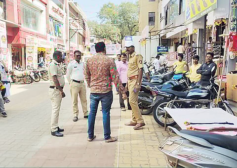 कर्जत : कापड बाजारातही आता ‘यादव पॅटर्न’