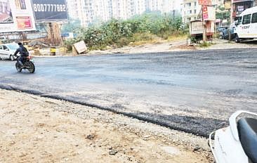 पुणे-कोलाड महामार्गावरील खड्डे बुजविले