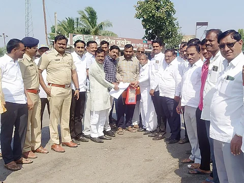 कोळगाव ग्रामस्थांचे आंदोलन मागे ; अपेक्षित गोष्टींची पूर्तता होईपर्यंत काम बंद ठेवणार