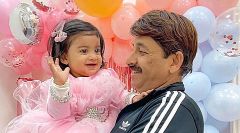 प्रसिद्ध अभिनेते गायक मनोज तिवारी