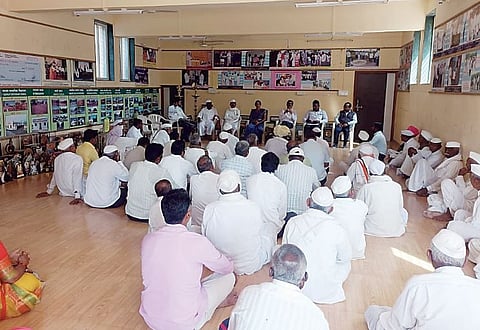 पर्यटकांच्या सुविधांसाठी हवी आर्थिक मदत ; हिवरेबाजार ग्रामसभेत ठराव करीत शासनाला साकडे