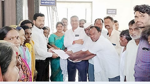 गायरानवरील कुटुंबप्रमुखांची तहसीलवर धडक ; शासनासमोर मांडली कैफीयत