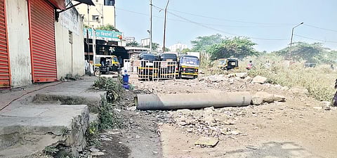 कृष्णानगरमधील रस्त्यावरील वाहतूक तातडीने पूर्ववत करा