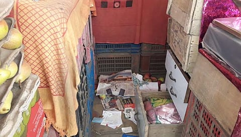 सातारा : बाँम्बे रेस्टॉरंट चौकात खंडणीखोरांकडून फळांची नासधूस; विक्रेत्यांची रोकड लांबविली