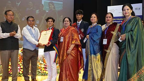 राज्यातील ३ विद्यालयांना ‘स्वच्छ विद्यालय पुरस्कार’; केंद्रीय शिक्षण राज्यमंत्र्यांच्या हस्ते सन्मानित