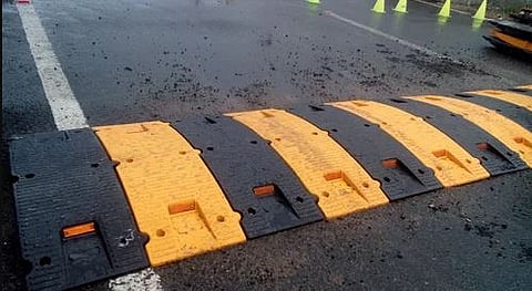 श्रीरामपुरात गतिरोधक आरोग्यास बाधक !