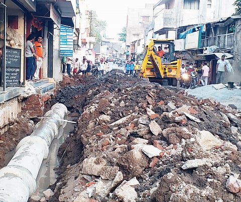 वडगावमधील मुख्य रस्त्याच्या कामाला पुन्हा सुरुवात