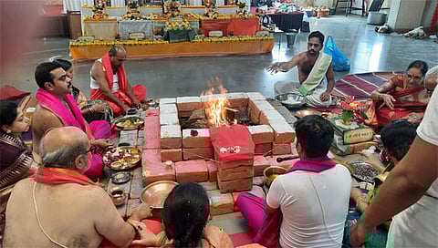 नाशिक : जन्मोत्सव सोहळ्यानिमित्त श्री सहस्त्रार्जुन महाराज महायागमध्ये सहभागी समाजाचे सर्व पदाधिकारी. (छाया: हेमंत घोरपडे)