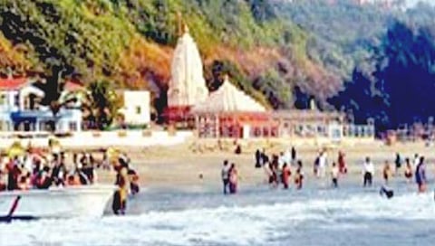 रायगड : कोकणात ५ लाखांवर पर्यटक