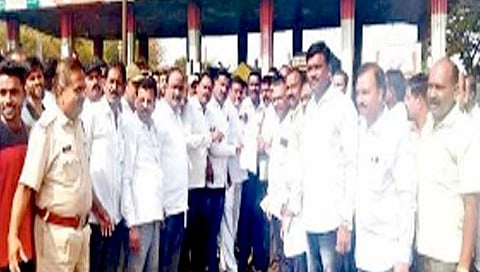 सातारा : टोल देणार नाही अन् पासही घेणार नाही; स्थानिकांचा एल्गार