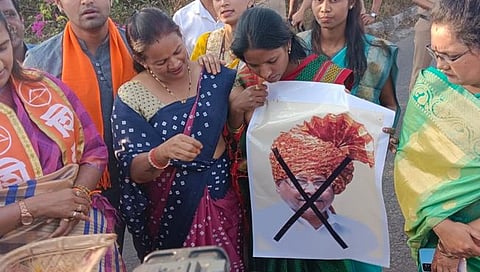 कोल्हापूर : बेळगाव दौरा रद्द केल्याने चंद्रकांत पाटील, शंभूराज देसाईंचा ठाकरे गटाकडून निषेध