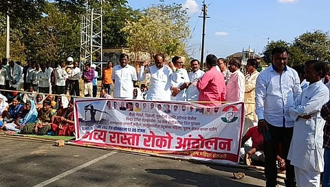 गडचिरोली : कृषिपंपधारकांच्या मागण्यांसाठी काँग्रेसचा रास्तारोको