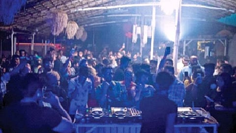 गोवा : राज्यात पर्यटकांची ‘हाऊसफुल्ल’ गर्दी