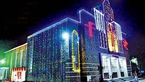 कोल्हापूर : नाताळनिमित्त आज चर्चमधून प्रार्थना