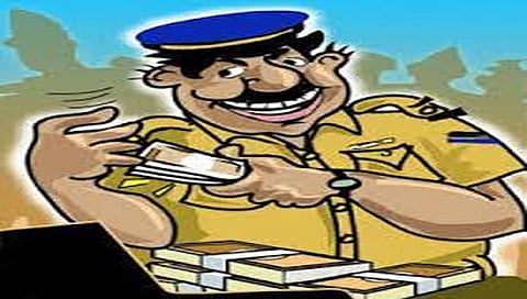 ठाणे : रिक्षाचालकाकडे लाच मागणाऱ्या पोलिसावर निलंबनाची कारवाई