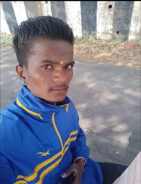 नाशिक : दुचाकी-चारचाकी यांच्यात धडक; तरुण जागीच ठार