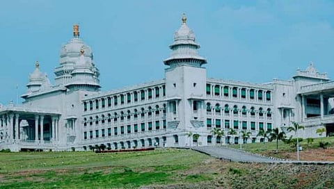 बेळगाव : मंत्र्यांकडून काँग्रेस आमदाराला अपमानास्पद वागणूक ; विधानसभा तहकूब