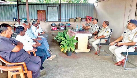 बेळगाव : पोलिस आयुक्तहो, हा कसला समन्वय?