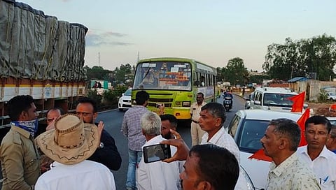 बेळगाव : भगवे ध्वज लावलेल्या वाहनांची अडवणूक