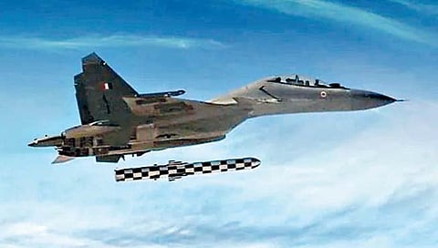 ‘ब्राह्मोस’च्या विस्तारित क्षमतेची यशस्वी चाचणी