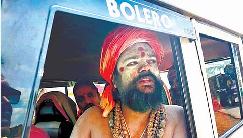 कोल्हापूर : भानामतीसाठी आल्याच्या संशयातून साधूंना दिले पोलिसांच्या ताब्यात