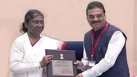 परभणी : राष्ट्रपतींच्या हस्ते महात्मा गांधी सेवा संघाचा गौरव