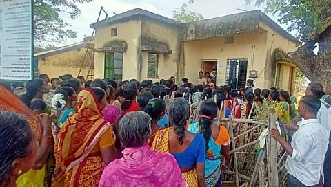 चंद्रपूर : नरभक्षक वाघाला जेरबंद करा; वनविभाग कार्यालयावर महिलांचा मोर्चा