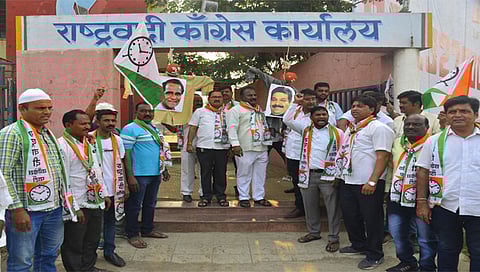 जळगाव: रावसाहेब दानवे आणि आ.प्रसाद लाड यांच्या विरोधात आंदोलन करताना राष्ट्रवादी काँग्रेसचे पदाधिकारी. (छाया : चेतन चौधरी)