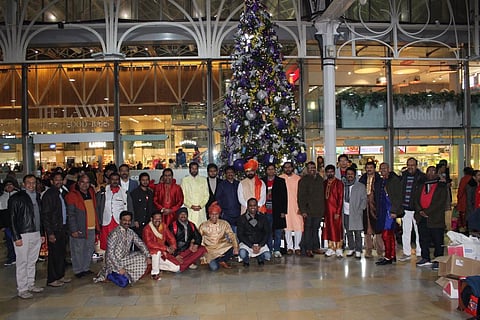Christmas Celebration : लंडनमधील मराठी बांधवांनी पॅडिंग्टन रेल्वे स्टेशनवर साजरा केला ख्रिसमस