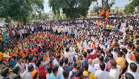 हिंगोली: सकल हिंदू समाजाचा मूक मोर्चा; बेकायदा धर्मांतरण अन् लव्ह जिहादला आळा घालण्यासाठी कठोर कायद्यांची मागणी