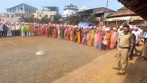 करवीर: मतदान केंद्रांवर लांबच लांब रांगा; दुपारी १.३० पर्यंत सरासरी ५१ टक्के मतदान