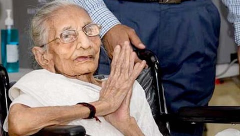 PM Modi’s mother Heeraben : पंतप्रधान नरेंद्र मोदींच्या आई हिराबेन अनंतात विलीन