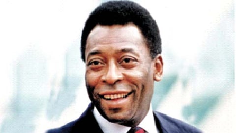 फुटबॉलसम्राट हरपला, पेले यांना जगभरातून श्रद्धांजली