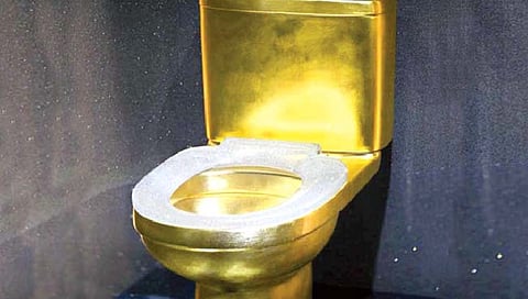 सोन्याचा कमोड : 40 हजारांपेक्षाही अधिक हिरे जडवलेले कमोड!