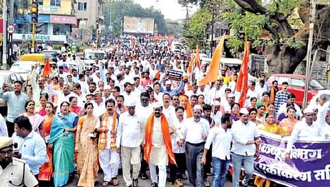 कोल्हापूर : कर्नाटकला हिसका दाखवा!; सीमावासीयांची आर्त हाक, धरणे आंदोलनात कोल्हापूरची एकजूट