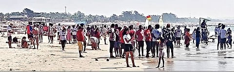 थर्टी फस्टसाठी बिनधास्त या गोव्यात : किनारे फुलले; सर्व हॉटेल्स, गेस्ट हाऊस फुल्ल