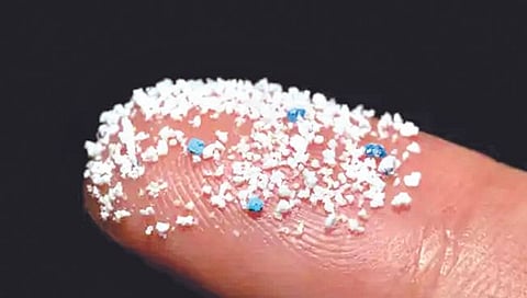 जगभरात होत आहे ’प्लास्टिकचा पाऊस’!