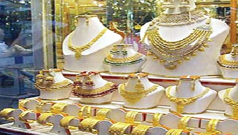 gold price : पाकिस्तानात एक तोळा सोन्याचा भाव 1 लाख, 64 हजार,150 रुपये
