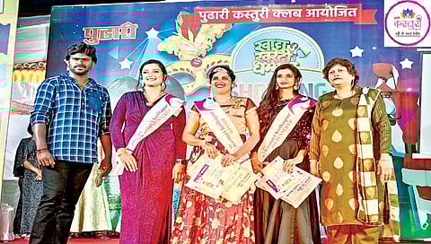 कस्तुरींच्या आत्मविश्वासपूर्ण रॅम्पवॉकने उपस्थितही भारावले!