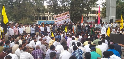 पुणे : आरटीओ कार्यालयासमोर रिक्षाचालकांचा चक्काजाम; शहरात रिक्षांचा शुकशुकाट