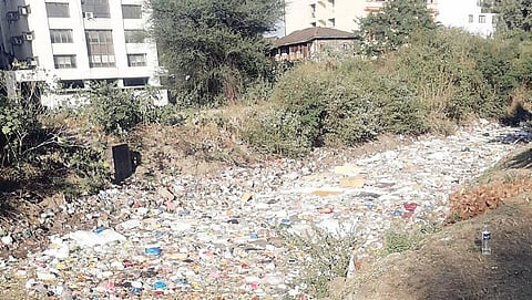 पुणे : कालव्यातील कचर्याने आरोग्याचा प्रश्न ऐरणीवर