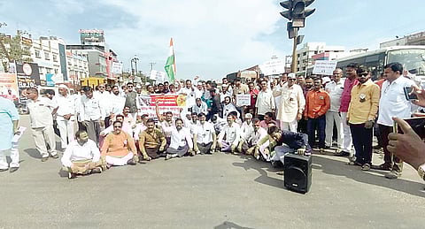 चाकण : संतप्त नागरिकांचा नाशिक महामार्गावर रास्ता रोको