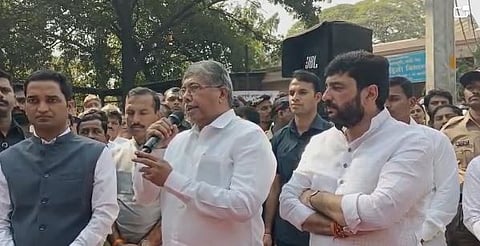 पुणे : आमदार मुक्ता टिळक यांना श्रद्धांजली वाहताना चंद्रकात पाटलांना अश्रू अनावर