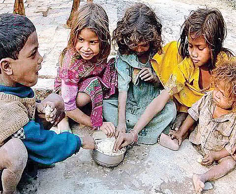 पुणे : रस्त्यावरील बालकांना ’फिरत्या पथका’चा हात