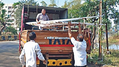 नाशिक : अनधिकृत बॅनर,www.pudhari.news